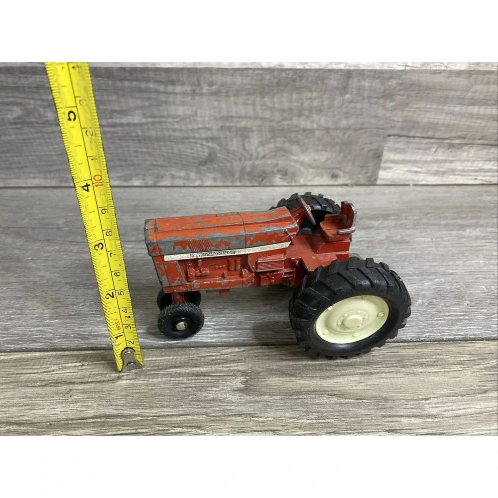 Vintage ERTL IH International Red Die Cast Narrow End‎ Tractor 1:32